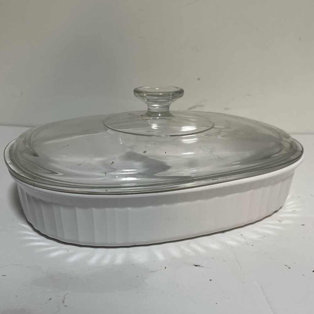 Vintage Corning Ware French White Divided Oval Casserole with Lid – 1.8L USA
